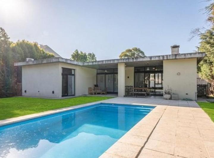 Casa · 150m² · 4 Ambientes · 3 Cocheras