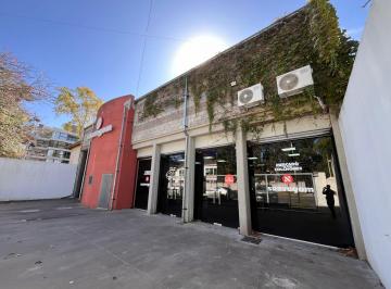 Local comercial · 450m² · Local con Deposito con Importante Vidriera Comercial.