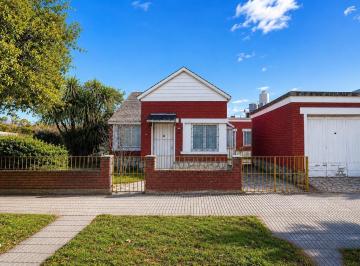 Casa · 130m² · 5 Ambientes · 1 Cochera · Casa 5 Ambientes con Jardin y Garaje Turdera Apto Credito