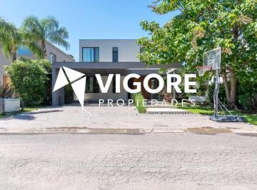 Casa de 6 ambientes, Almirante Brown · Casa 6 Ambientes 286 m² en Venta con Cochera en Adrogué