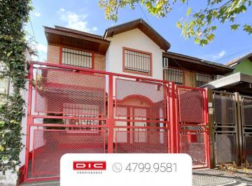 Casa · 102m² · 4 Ambientes · 1 Cochera · Triplex 2 Dorm. Venta - Olivos - Roche
