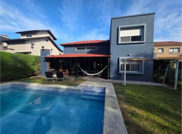 Casa · 298m² · 8 Ambientes · 5 Cocheras · Venta de Casa en Rincon de La Costa - Tigre