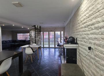 Casa · 150m² · 6 Ambientes · Casa de Pasillo Única - 2 Dorm. - Alberdi
