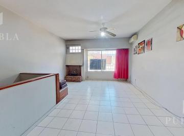 Casa · 148m² · 4 Ambientes · 2 Cocheras · Venta Casa Tipo Dúplex de 4 Ambientes en Montecastro con Jardín y Dos Cocheras