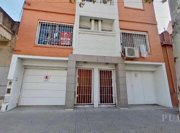 Casa · 148m² · 4 Ambientes · 2 Cocheras · Venta Casa Tipo Dúplex de 4 Ambientes en Montecastro con Jardín y Dos Cocheras - Apto Credito