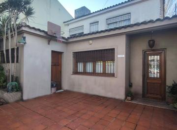 Casa · 177m² · 5 Ambientes · 2 Cocheras · Casa en Dos Plantas, con Jardín y Pileta.