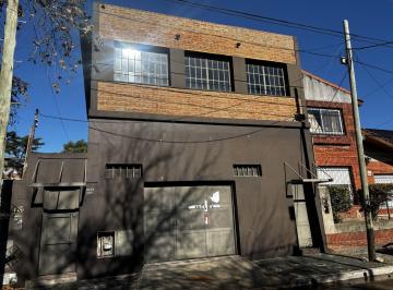 Bodega-Galpón · 182m² · Venta Galpon con 2 Viviendas en Villa Cramer Bernal