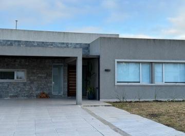 Casa de 4 ambientes, Esteban Echeverría · Venta Casa Barrio Santa Juana, Quincho, Pileta, Parrilla.