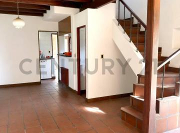 Casa · 77m² · 5 Ambientes · 1 Cochera · Casa Quinta Barrio Los Pinos - Venado Tuerto