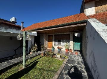 Casa · 114m² · 4 Ambientes · 1 Cochera · Venta Casa 4 Ambientes en Villa Cramer Bernal