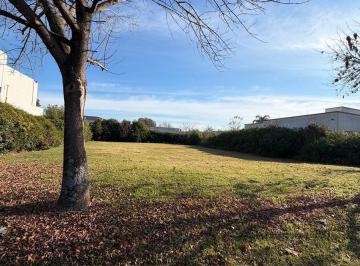 Terreno · 800m² · Excelente Lote en Venta de 800 m² - Unico por Su Cercania Al Ingreso del Barrio