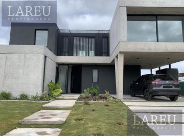 Casa · 893m² · 6 Ambientes · 4 Cocheras · Venta Casa en Pilará, La Calesa.