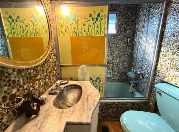 Casa · 230m² · 7 Ambientes · 4 Cocheras · Casa en Venta en Bernal Oeste