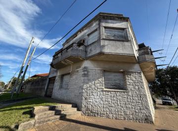 Casa · 240m² · 7 Ambientes · 4 Cocheras · Casa en Venta en Bernal Oeste
