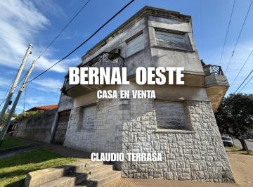 Casa · 240m² · 7 Ambientes · 4 Cocheras · Casa en Venta en Bernal Oeste