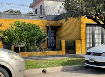 PH · 53m² · 3 Ambientes · 1 Cochera · Casa en PH en Castelar Norte - Excelente Ubicacion