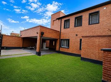 Casa · 300m² · 7 Ambientes · 2 Cocheras · Venta de Casa, en Yerba Buena, Zona Colegio Los Cerros, 4 Dorm.