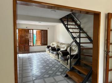 Casa de 5 ambientes, Córdoba · Se Vende Casa de 5 Dorm. en Estacion Flores!