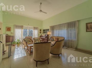 Casa · 260m² · 6 Ambientes · 2 Cocheras · Casa a La Venta en La Lucila