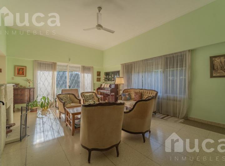 Casa · 260m² · 6 Ambientes · 2 Cocheras