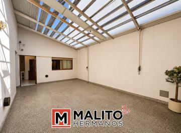 Casa · 91m² · 5 Ambientes · 2 Cocheras · Casa 5 Ambientes con 2 Patios y Terraza