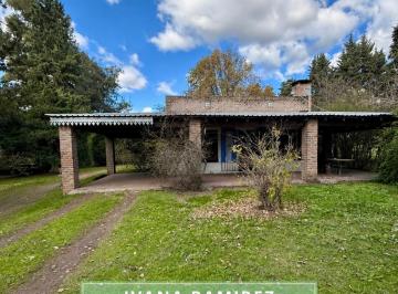 Casa · 1493m² · 3 Ambientes · 1 Cochera · Se Vende Casa de 3 Ambientes Sobre un Terreno de 1433,73 m², Luján.