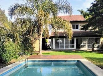 Casa de 6 ambientes, Escobar · Casa en Venta en La Candelaria | 4 Dorm., Piscina y Lote Central Arbolado