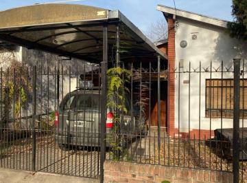 Casa de 3 ambientes, Almirante Brown · Chalet en Excelente Ubicación - Apto Crédito