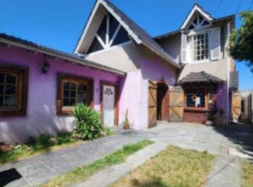 Casa de 5 ambientes, Lomas de Zamora · Chalet en Venta Desarrollado en Dos Plantas | Se Acepta Lote en Miramar en Parte de Pago | Leer Info