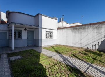 Casa · 125m² · 6 Ambientes · 2 Cocheras · Casa en Venta de 6 Ambientes con Patio y Terraza - Apto Crédito