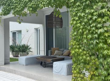 Casa · 320m² · 7 Ambientes · 4 Cocheras · Casa en Venta en Barrio Santa Barbara