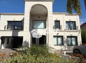 Casa · 1000m² · 5 Ambientes · 8 Cocheras · Casa en Alquiler en Barrio El Yacht con Muebles, Nordelta