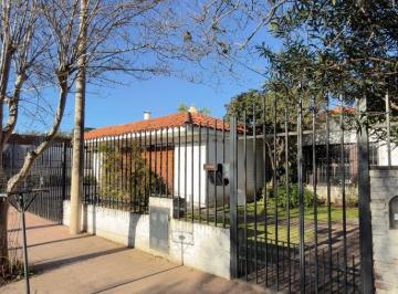 Casa de 10 ambientes, Córdoba · En Venta Casa de 600 m en El Cerro de Las Rosas.