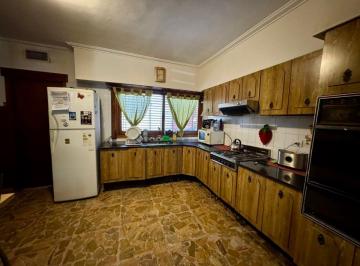 Casa · 158m² · 4 Ambientes · 2 Cocheras · Vta Casa 4 Amb / Cochera / Patio / Buena Ubicacion