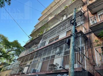 Departamento · 61m² · 3 Ambientes · 3 Amb. Al Frente con Balcón y Patio Interno en El Centro de Olivos