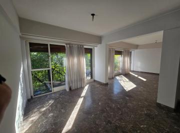 Departamento de 9 ambientes, Flores · Piso en Plaza Irlanda
