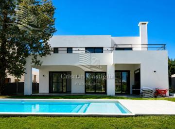 Casa · 270m² · 5 Ambientes · 2 Cocheras · Casa en Venta en Laguna Grande