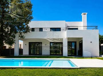 Casa · 270m² · 5 Ambientes · 2 Cocheras · Casa en Venta en Laguna Grande