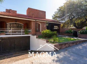 Casa de 6 ambientes, Córdoba · Casa Venta Urca - 3 Dorm. - Pileta - Gran Patio! Apto Crédito!