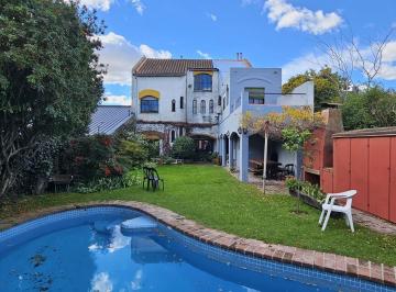 Casa · 308m² · 8 Ambientes · 3 Cocheras · Casa en Venta 4/5 Dorm. Jardin Cochera Pileta