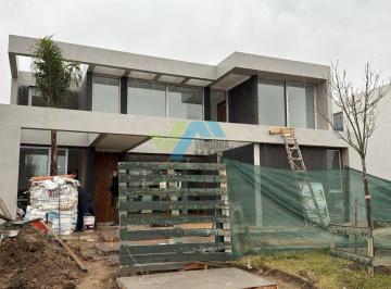 Casa · 265m² · 5 Ambientes · 2 Cocheras · Casa en Venta en Carpinchos, Nordelta, Tigre