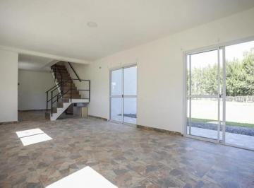 Casa · 130m² · 4 Ambientes · 1 Cochera · Venta de Casa Tres Dorm., La Cándida, La Plata