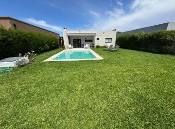 Casa de 4 ambientes, Pilar · Casa Venta, San Ramiro, Pilar del Este, Piscina, Quincho, Parque, Parrilla, 3 Dorm, 3 Coch.