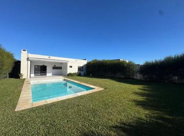 Casa de 4 ambientes, Pilar · Casa Venta, San Ramiro, Pilar del Este, Piscina, Quincho, Parque, Parrilla, 3 Dorm, 3 Coch.