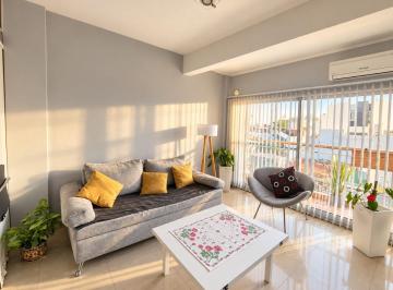 Departamento de 2 ambientes, Villa Devoto · Departamento 2 Ambientes en Duplex Al Frente con Balcon y Cochera