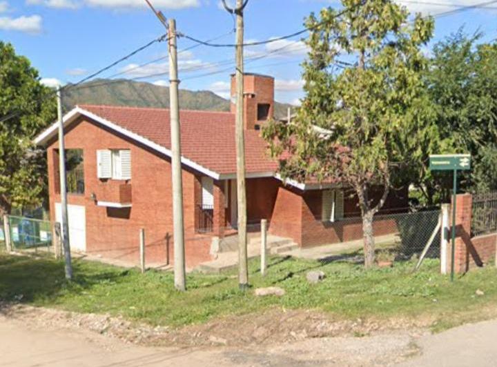 Casa · 211m² · 6 Ambientes · 1 Cochera