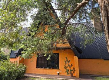 Casa · 130m² · 4 Ambientes · 2 Cocheras · golfer'S Casa en Venta