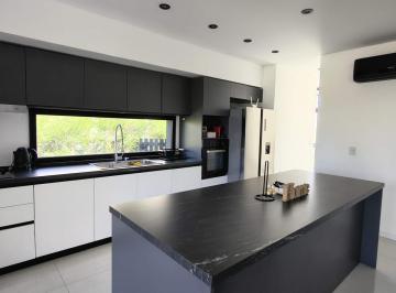 Casa · 185m² · 5 Ambientes · 6 Cocheras · Casa en Venta Una Planta Losa Radiante Barrio Naudir