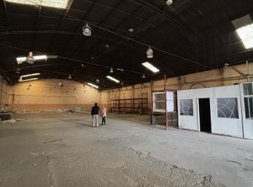 Bodega-Galpón · 800m² · 7 Ambientes · Local Comercial en Venta/alquiler Sobre Calle Lainez