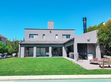 Casa · 216m² · 5 Ambientes · 3 Cocheras · Venta Casa Campo Grande - Pilar